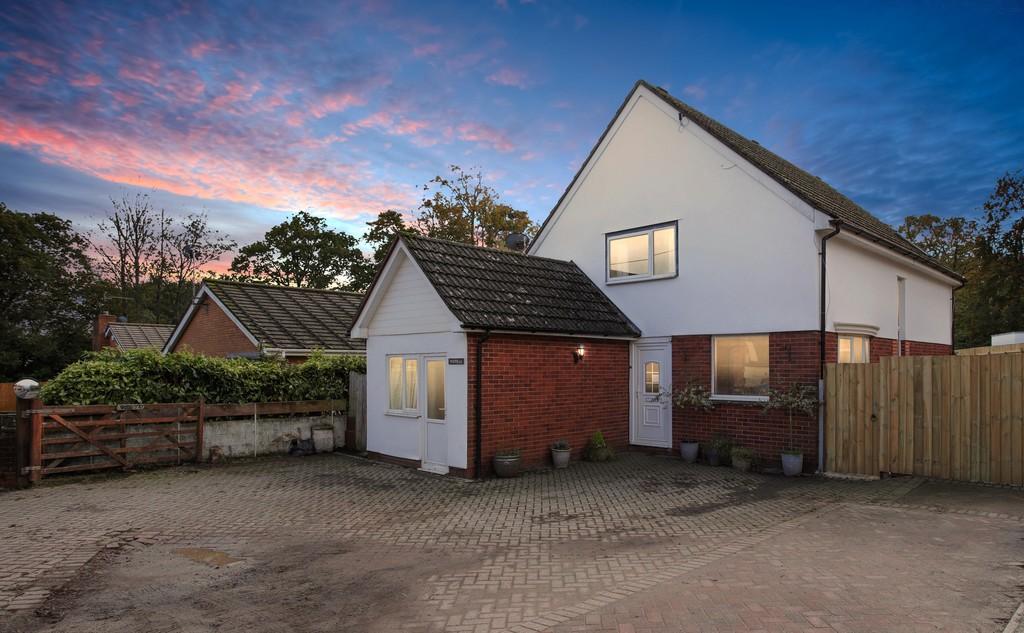 Pottery Road, Bovey Tracey 3 bed detached house £425,000