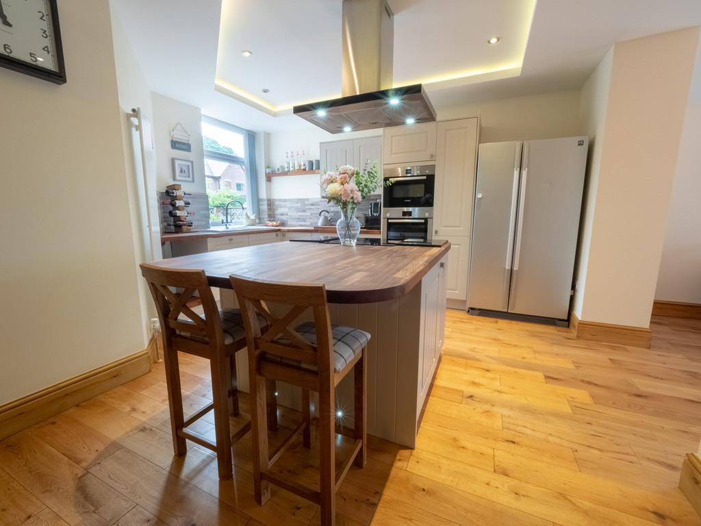 Breakfast bar/island