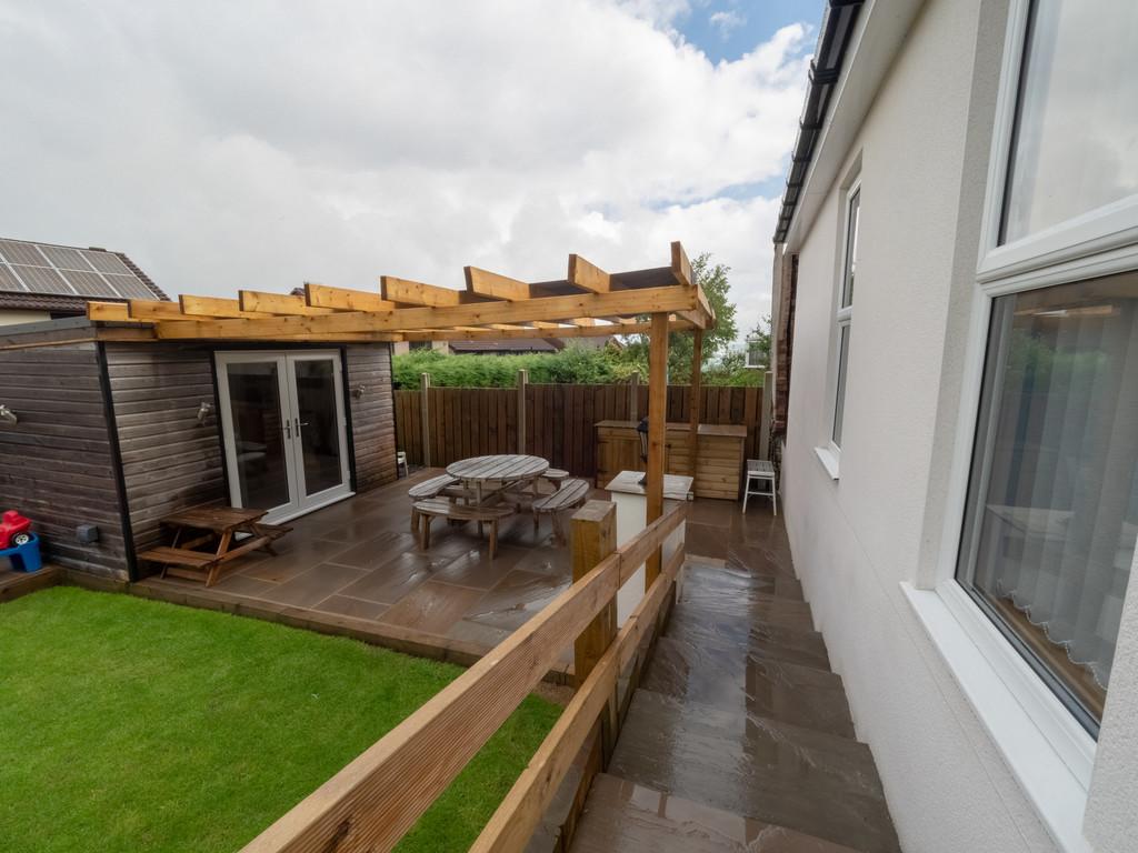 Garden bar &amp; patio