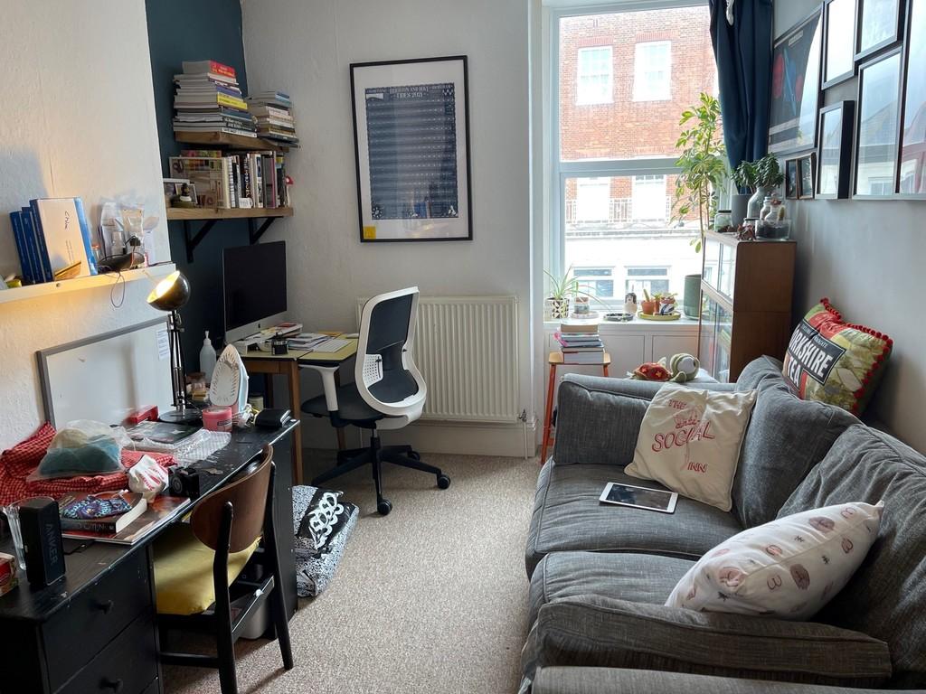 Shoreham by Sea 1 bed flat £900 pcm (£208 pw)