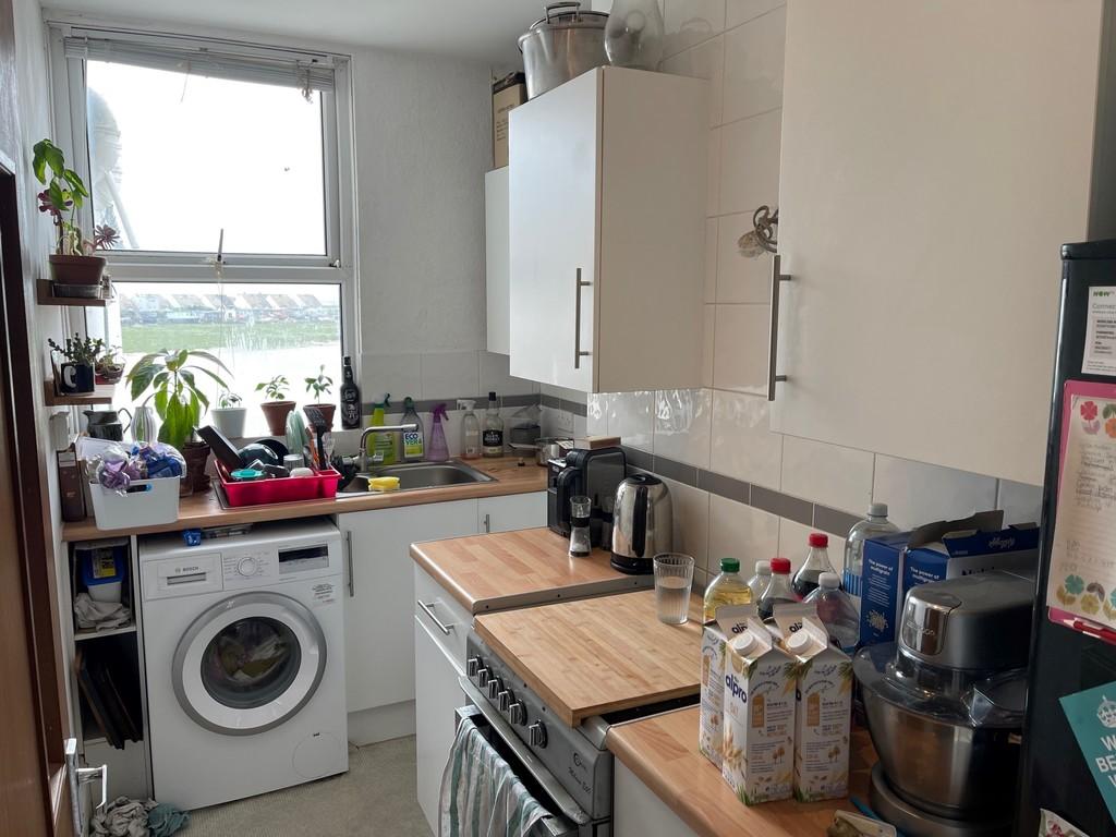 Shoreham by Sea 1 bed flat £900 pcm (£208 pw)