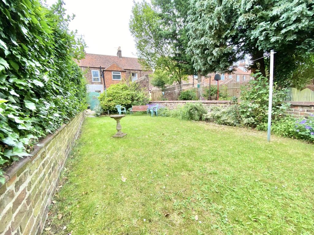 Victoria Road, Driffield 4 bed terraced house £170,000