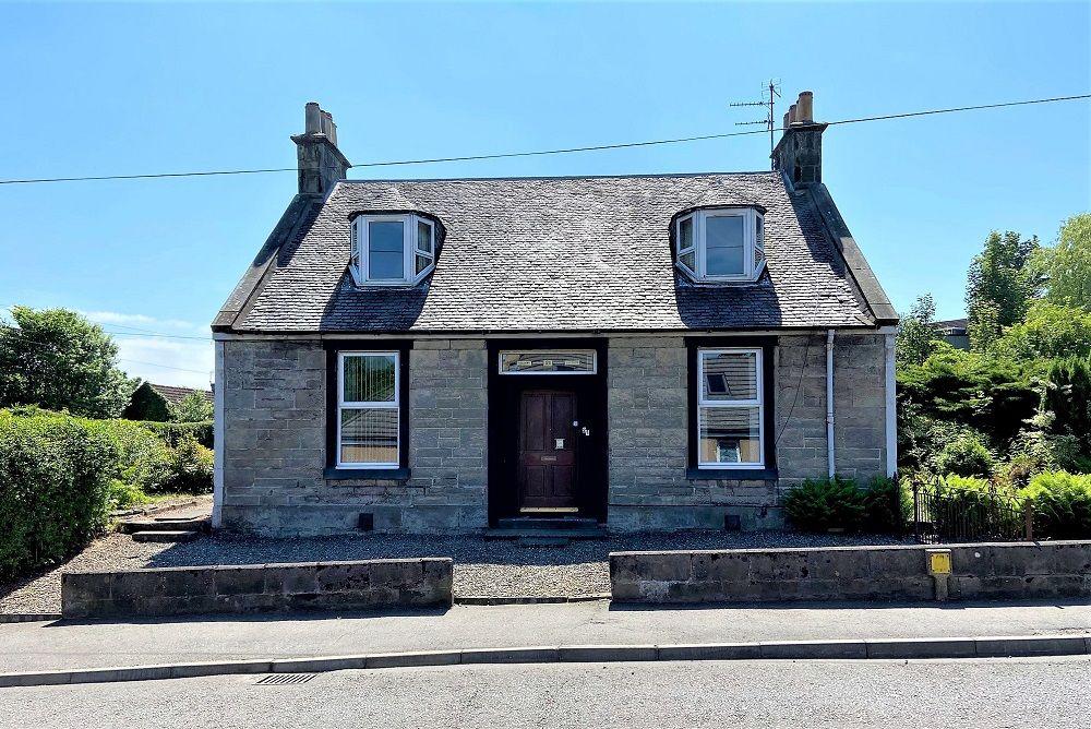 21 Main Street, Comrie, Dunfermline 3 bed detached house £235,000