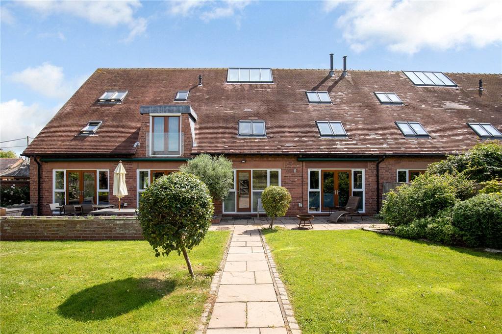 Yew Tree Court, The Green, Poulton, Chester, CH4 6 bed semidetached