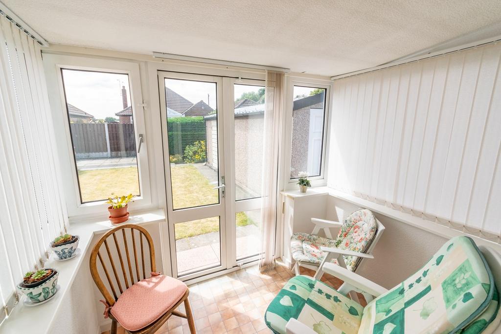 Lomond Avenue, Lytham St Annes, FY8 2 bed semidetached bungalow £195,000