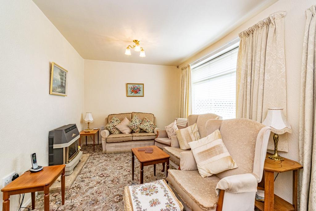 Lomond Avenue, Lytham St Annes, FY8 2 bed semidetached bungalow £195,000