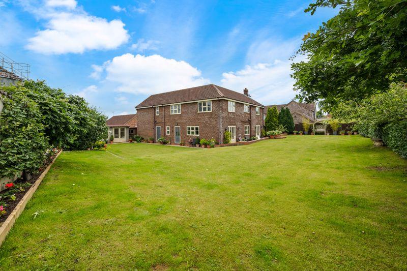 3 The Levels, Brigg Road, Wrawby 5 bed detached house for sale £419,995