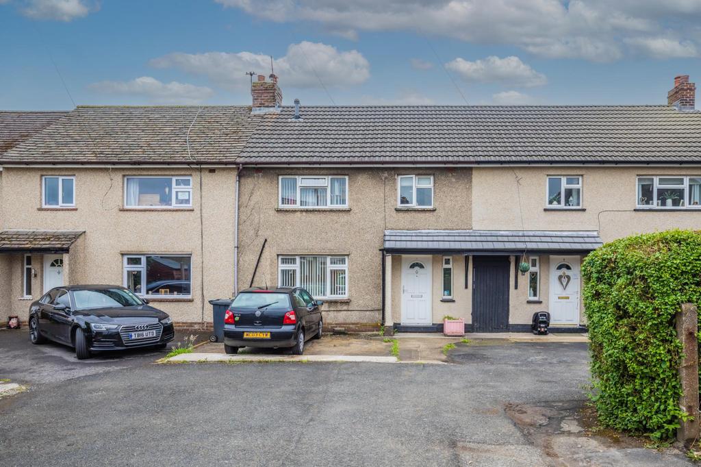 Monsal Grove, Buxton, Derbyshire, SK17 3 bed terraced house £155,000