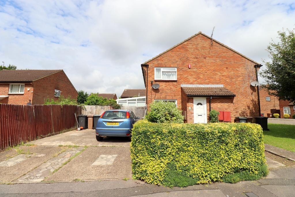 Enderby Road, Warden Hills, Luton... 1 bed cluster house £200,000