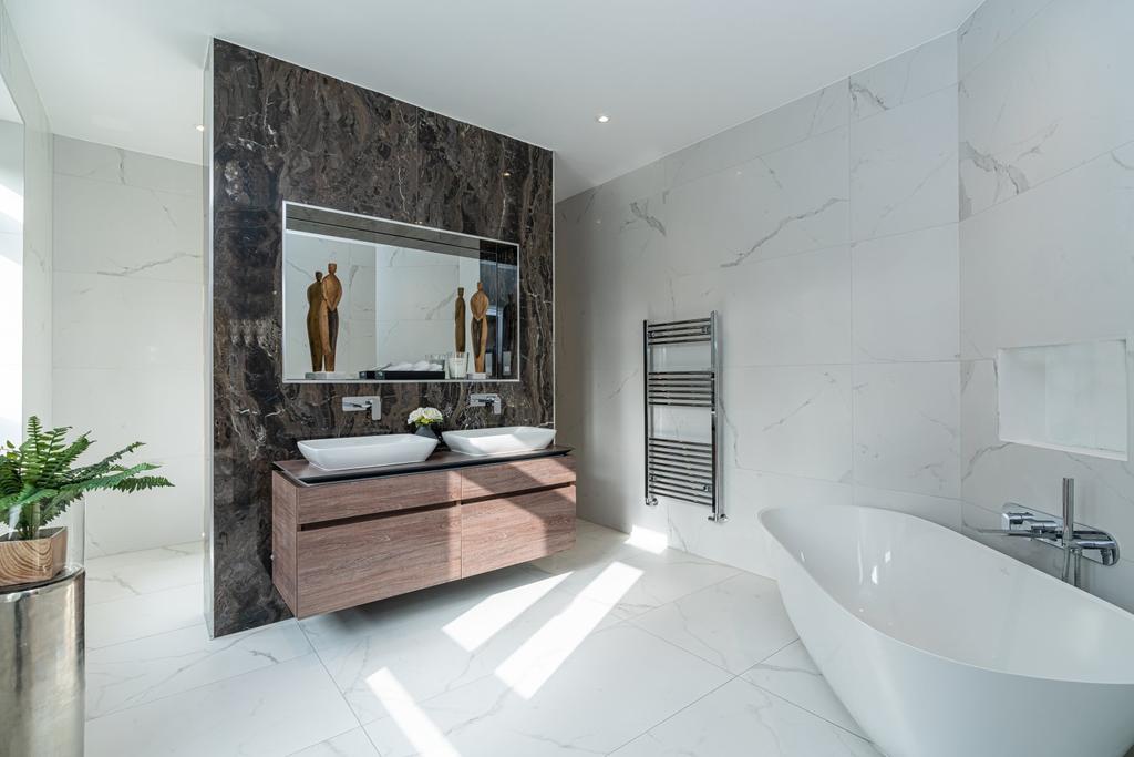 En-Suite Bathroom
