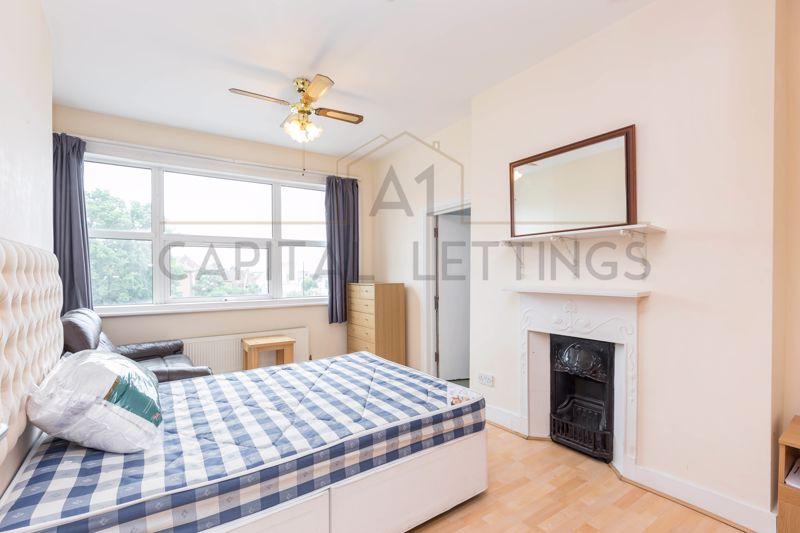 Green Lanes, Palmers Green Studio £950 pcm (£219 pw)