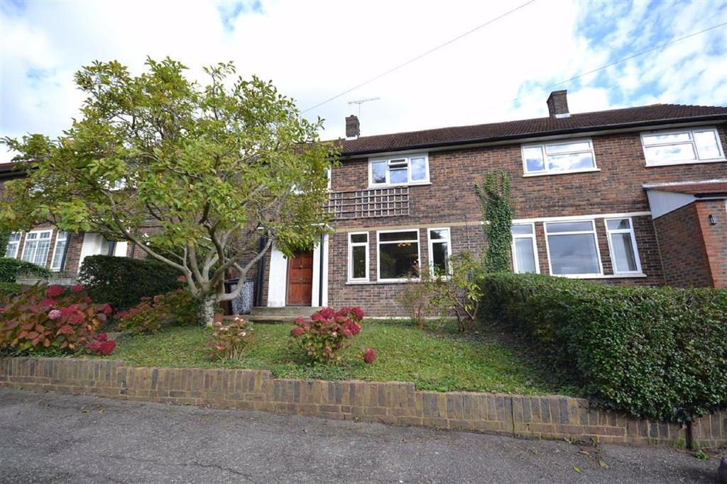 Aycliffe Road, Borehamwood, Hertfordshire 3 bed semidetached house £