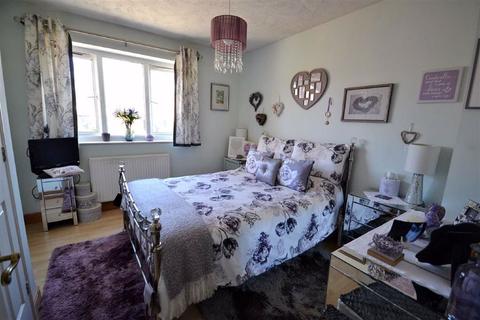 8 Novello Way, Borehamwood, WD6 5RT