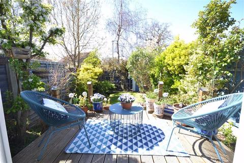 8 Novello Way, Borehamwood, WD6 5RT