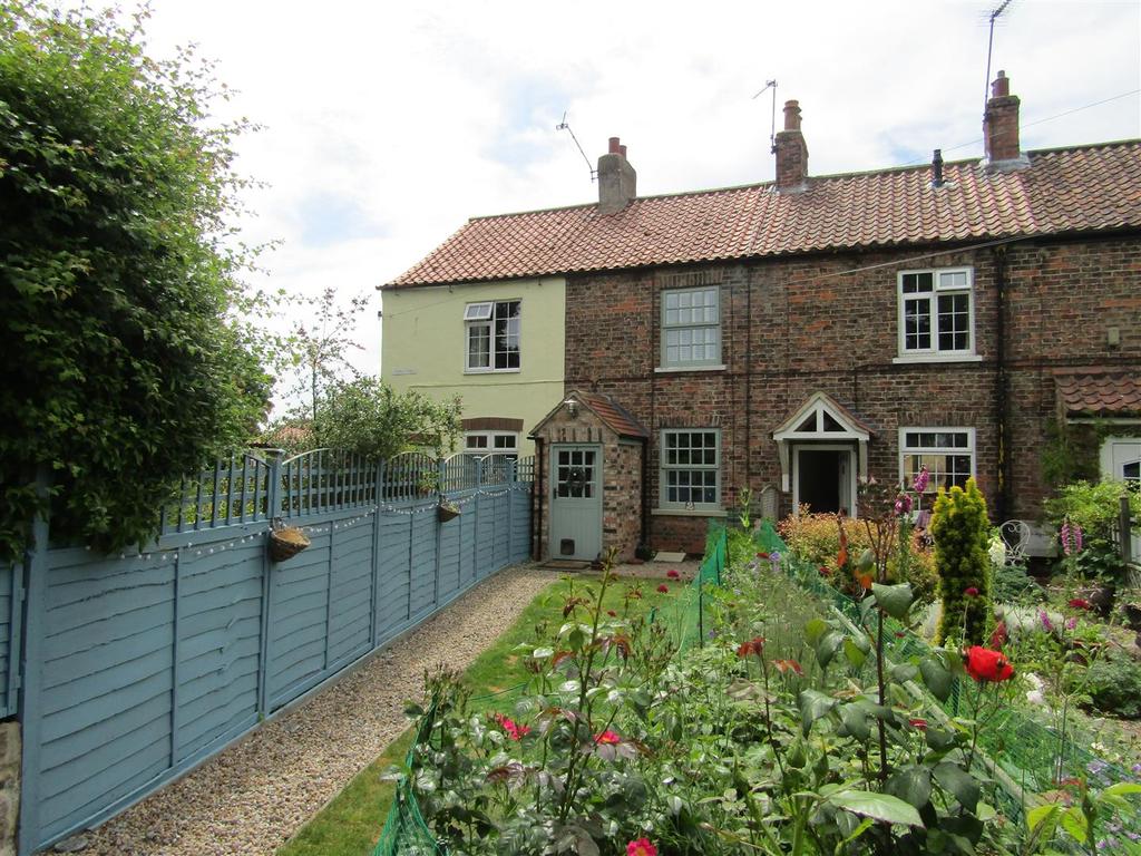 Railway Cottages, Littlethorpe, Ripon 2 bed terraced house £255,000