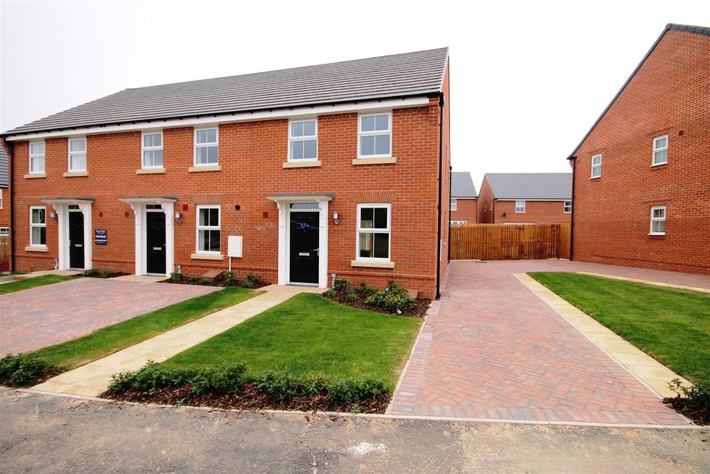 St Way, Mount Oswald, Durham 3 bed semidetached house £1,300