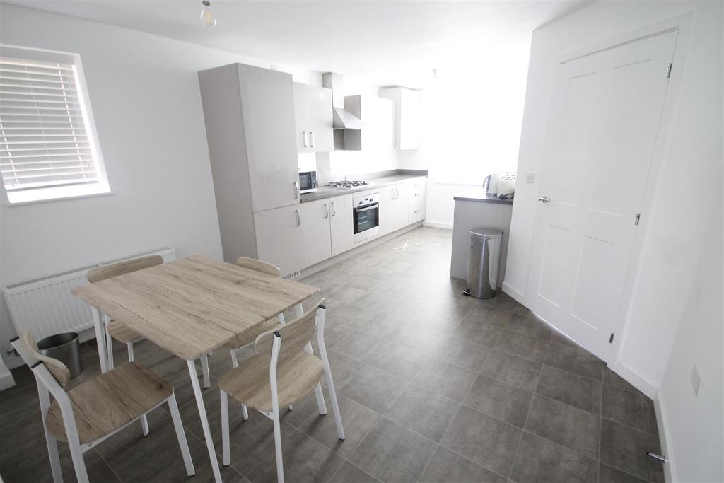 St Way, Mount Oswald, Durham 3 bed semidetached house £1,300
