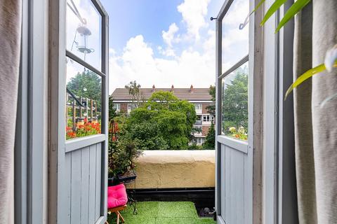59d Gresham Road, London, SW9 7NU