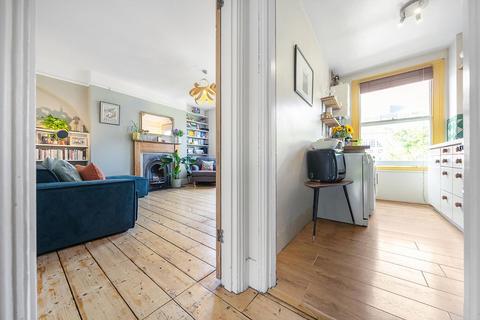 59d Gresham Road, London, SW9 7NU