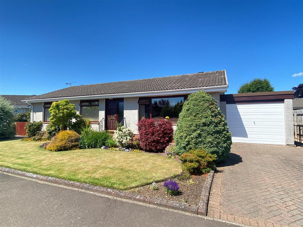 Abbey Gardens, Coupar Angus PH13 3 bed detached bungalow for sale £
