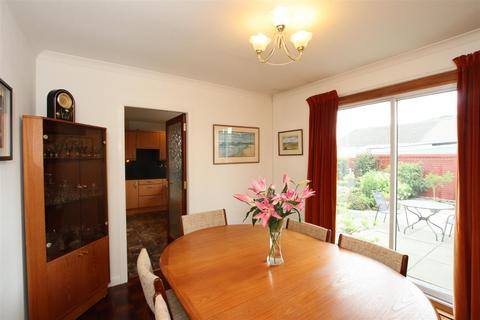 28 Abbey Gardens, Coupar Angus, Blairgowrie, PH13 9EN