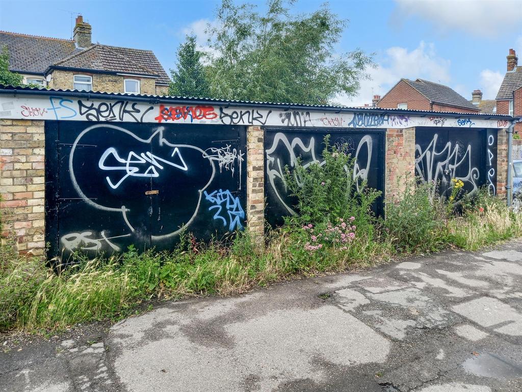 Lime Kiln Road, Canterbury Parking £18,000