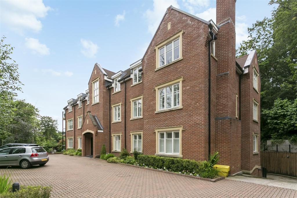 Ascot Corner, Ascot 2 bed apartment £550,000