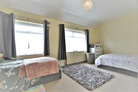93 Doddsfield Road, Slough, SL2 2BB