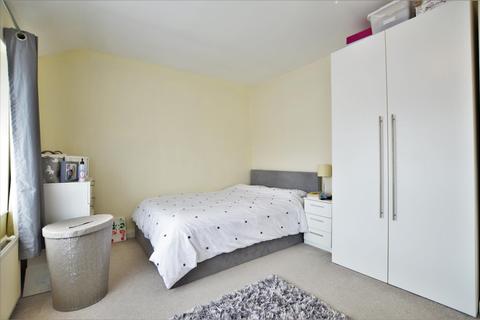93 Doddsfield Road, Slough, SL2 2BB