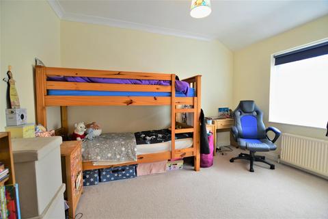 93 Doddsfield Road, Slough, SL2 2BB
