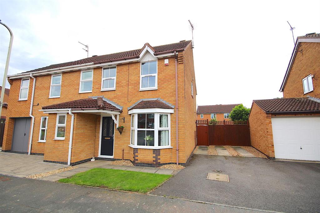 Swallow Drive, Syston 3 bed semidetached house £249,950