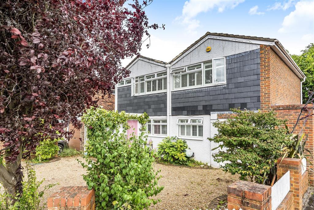 Holroyd Road, Claygate, Esher 5 bed detached house £725,000