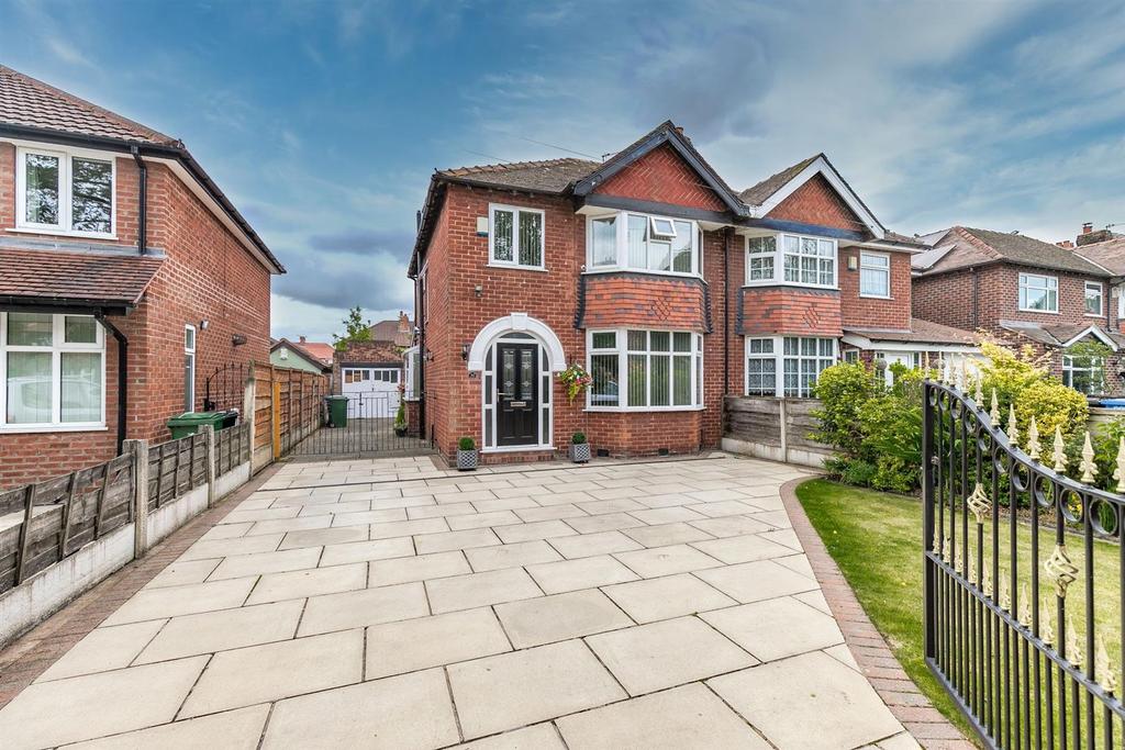 Eastway, Sale 3 bed semidetached house £475,000
