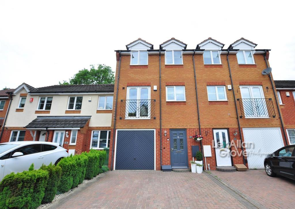 Beecher Place, Halesowen 3 bed townhouse £225,000