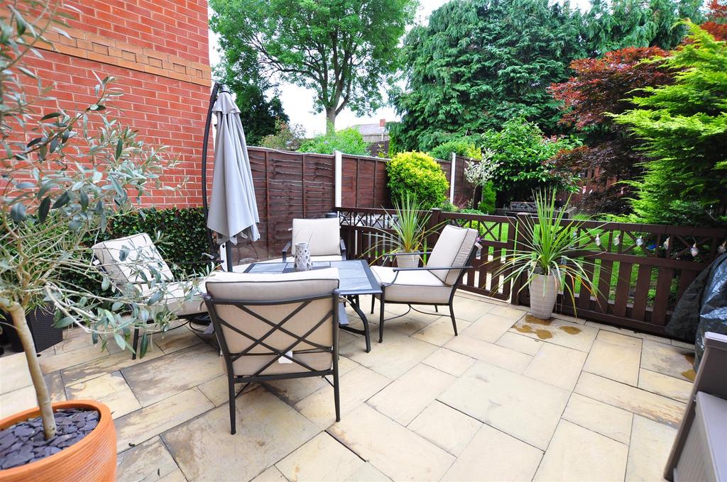 Beecher Place, Halesowen 3 bed townhouse £225,000