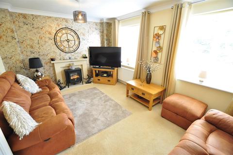 17 Beecher Place, Halesowen, B63 2ED