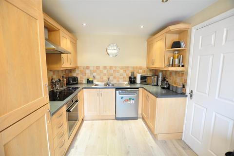 17 Beecher Place, Halesowen, B63 2ED