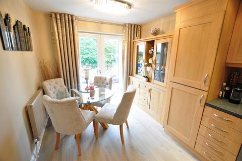 17 Beecher Place, Halesowen, B63 2ED