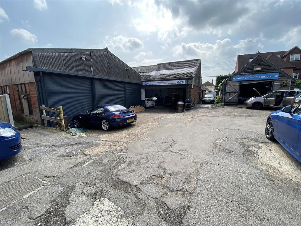 Glanthams Garage.jpg