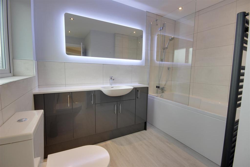 En-Suite Bathroom