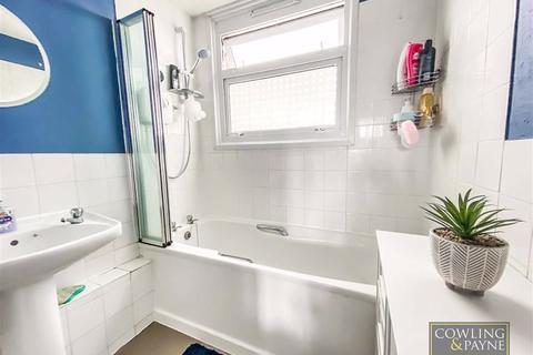 24 Brook Drive, Wickford, SS12 9EQ