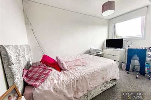 24 Brook Drive, Wickford, SS12 9EQ