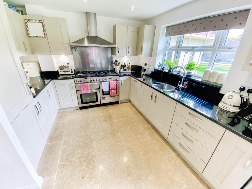 Canon Kitchen1.JPG