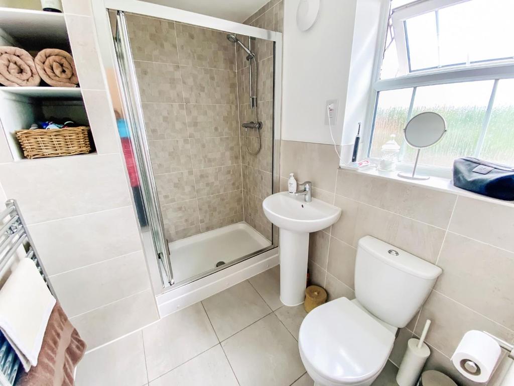 Canon Bed1 En Suite.JPG