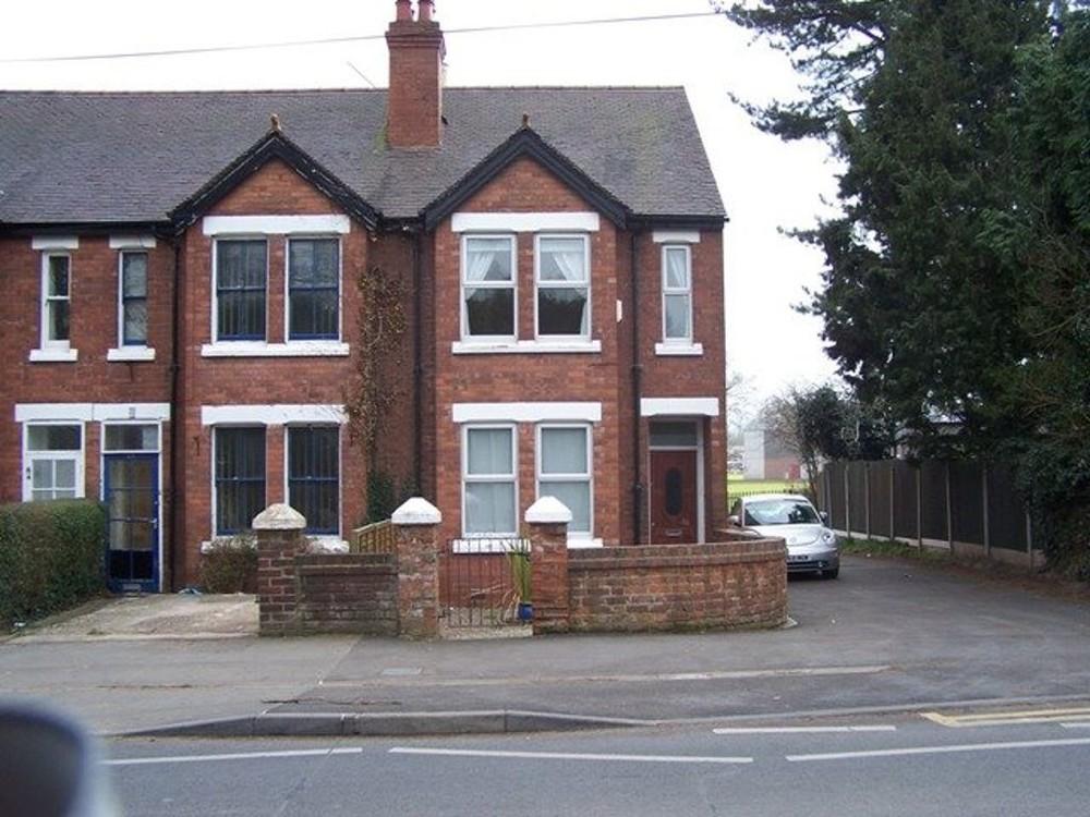 Newport Road, Stafford, Staffordshire, ST16 1DB 2 bed semidetached