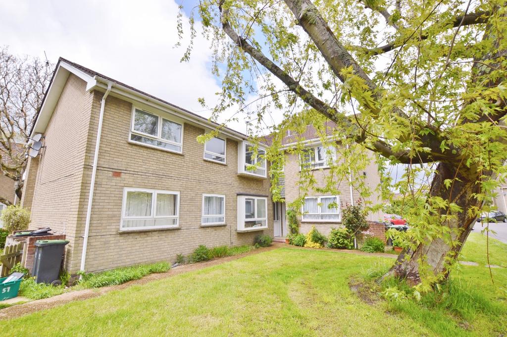 Vicoria Close, Corfe Mullen, Poole BH21 2 bed flat £895 pcm (£207 pw)