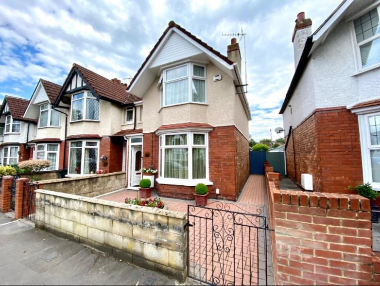 Swindon, Wiltshire, SN1 3 bed semidetached house for sale £270,000