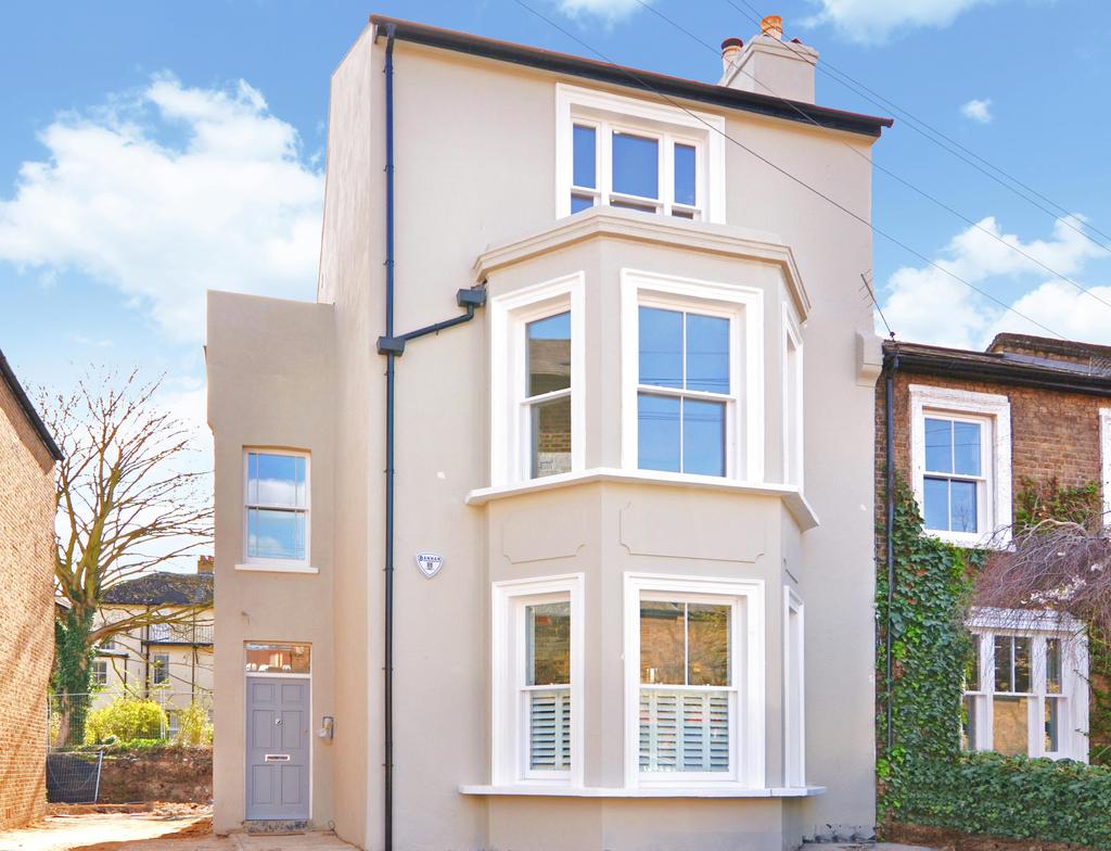 Grosvenor Road, Twickenham, UK, TW1 1 bed apartment £1,350 pcm (£312 pw)