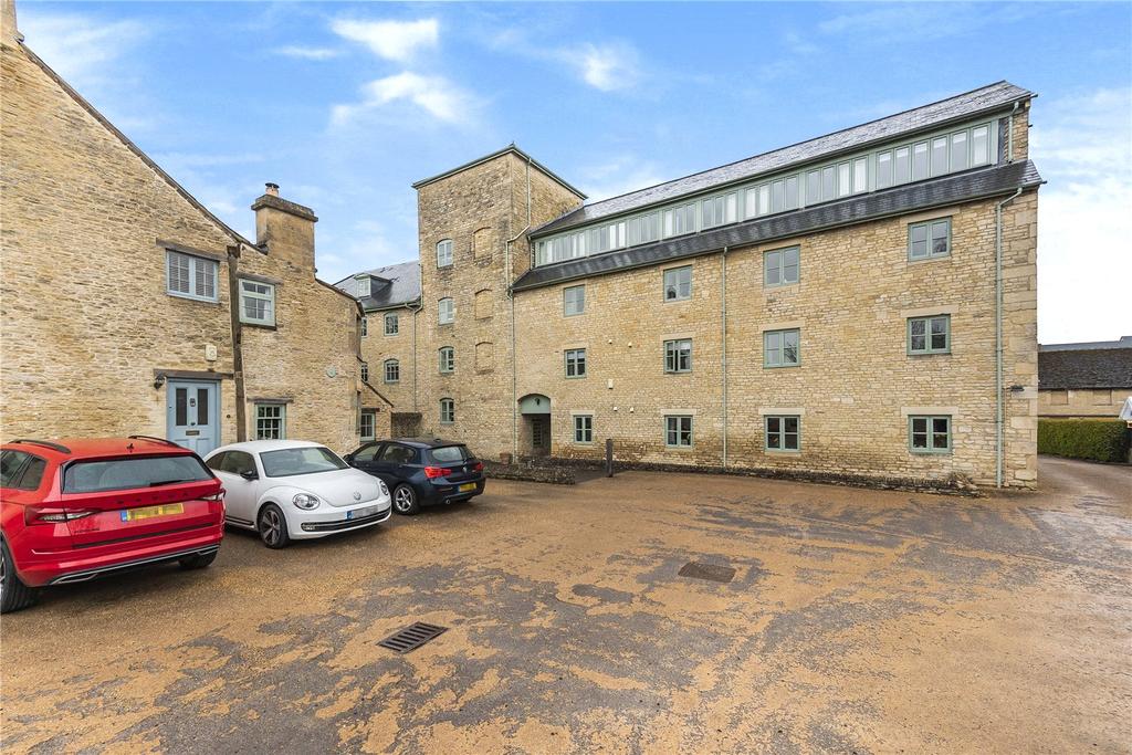 Lewis Lane, Cirencester, GL7 2 bed apartment £1,000 pcm (£231 pw)