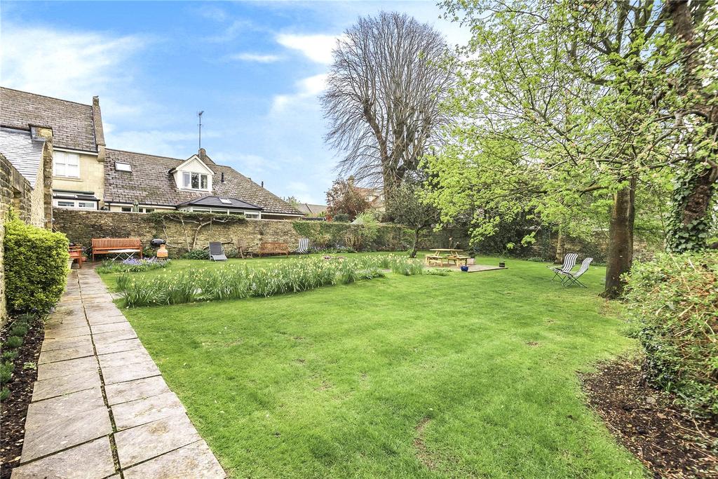 Lewis Lane, Cirencester, GL7 2 bed apartment £1,000 pcm (£231 pw)